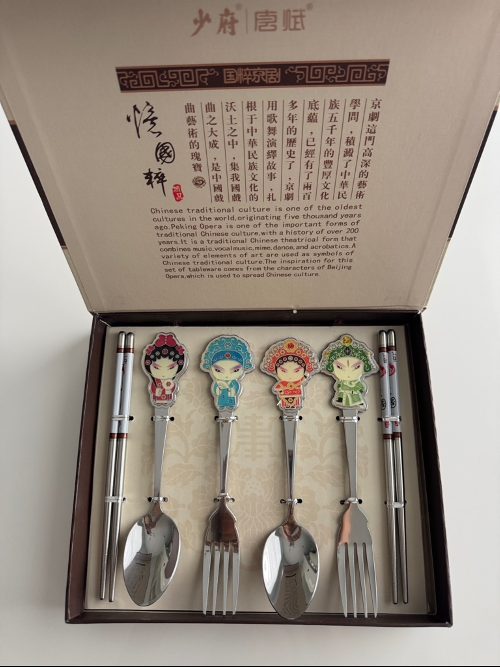 Traditional Chinese Characters National
Essence Peking Opera Spoon Chopstick Set